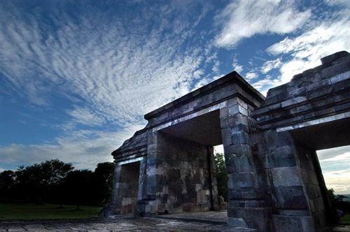 Candi Ratu Boko sewa mobil yogyakarta