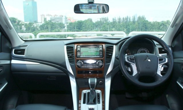 all-new-pajero-interior